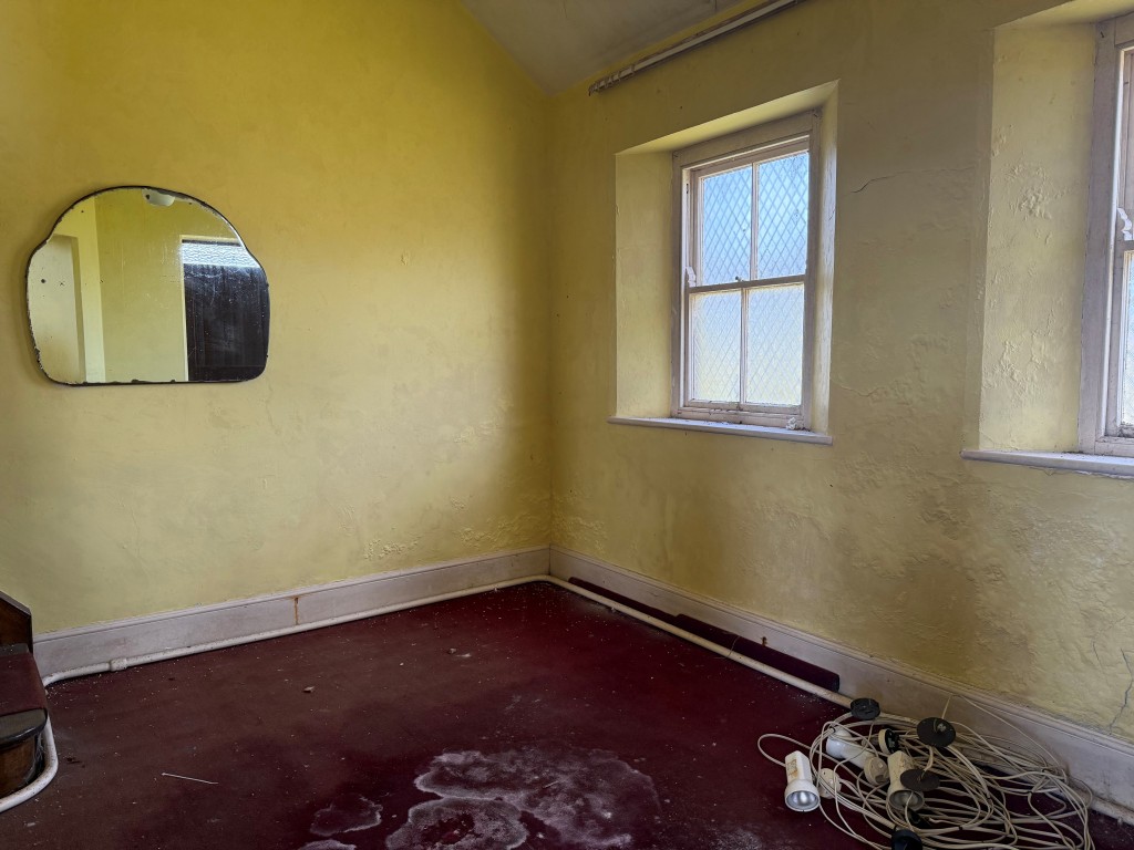 Lot: 133 - FORMER METHODIST CHURCH WITH PLANNING FOR RESIDENTIAL DEVELOPMENT - Meeting room